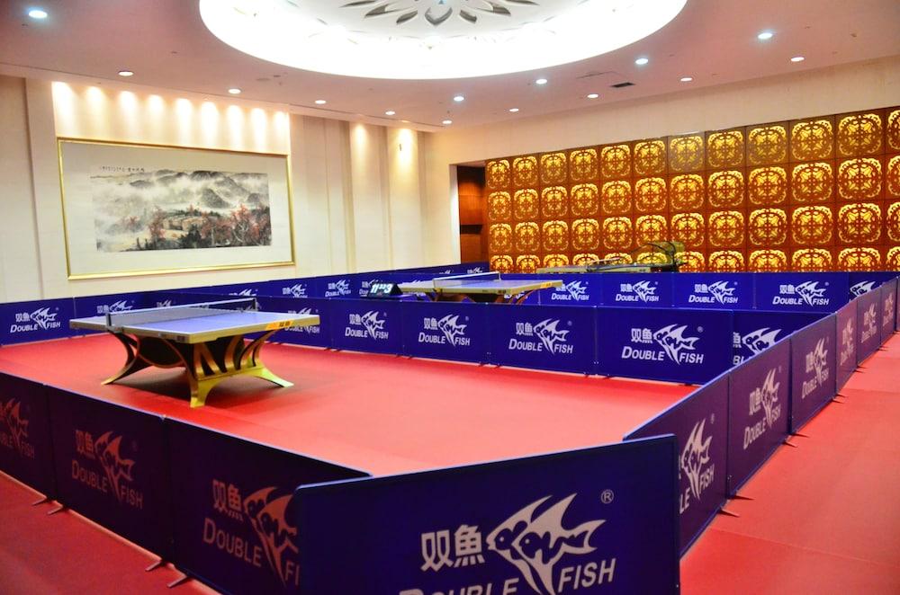 Отель Guangzhou Baiyun International Convention Center Экстерьер фото