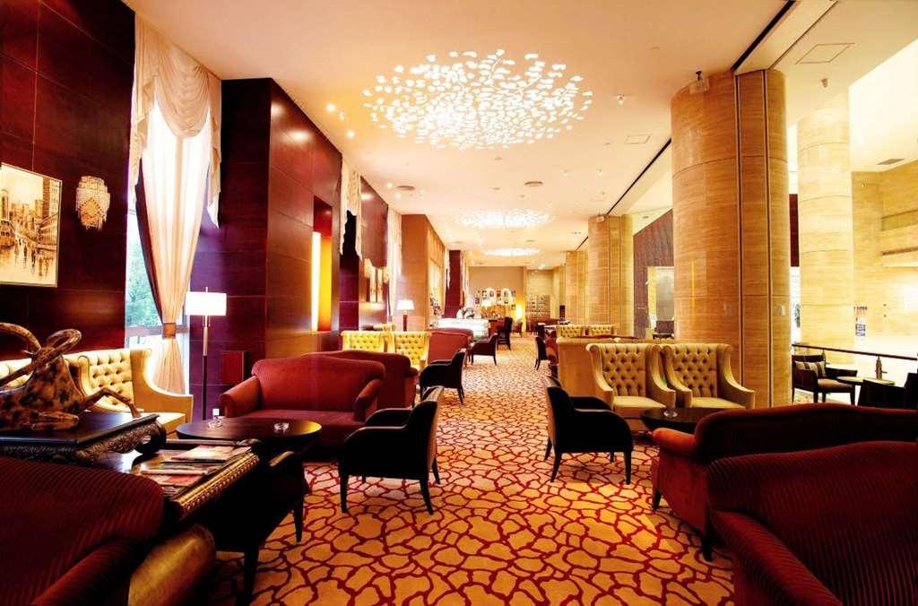 Отель Guangzhou Baiyun International Convention Center Ресторан фото