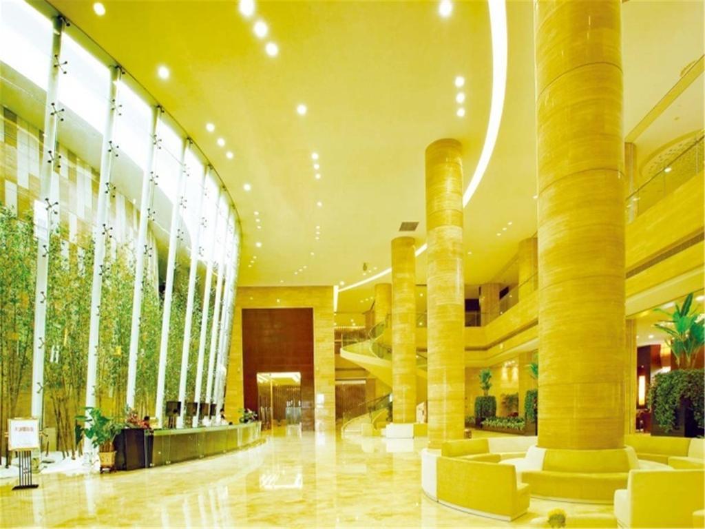 Отель Guangzhou Baiyun International Convention Center Экстерьер фото